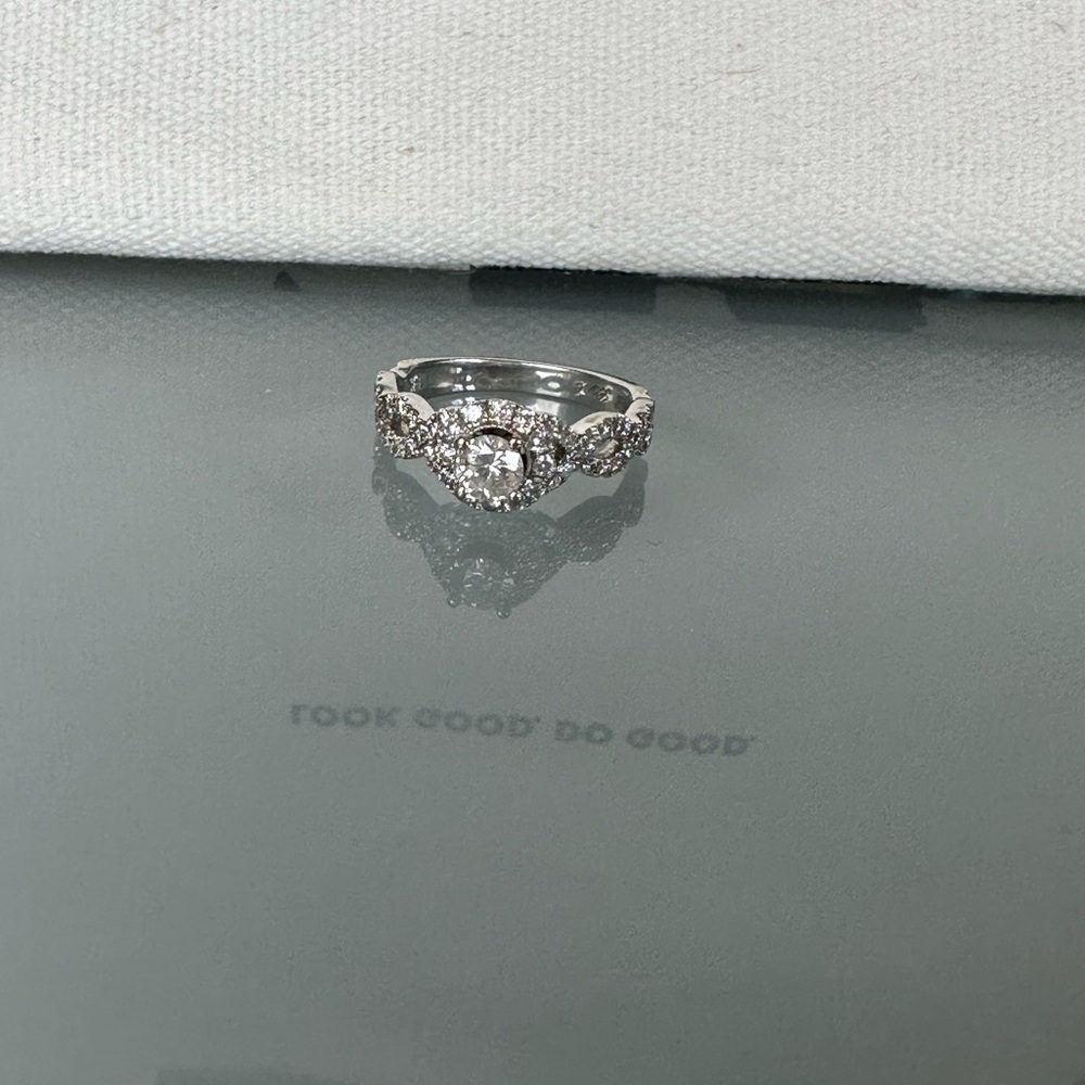 Kay Jewelers Silver and White Diamond Ring - Picture 5 of 10